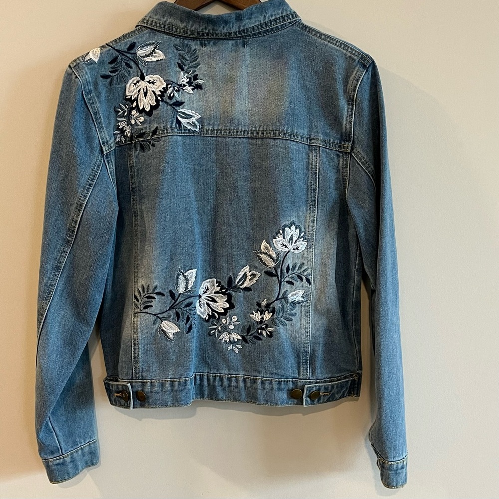 Say What? Embroidered Boho Denim Jacket Floral Blue and White Embroidered Sz S